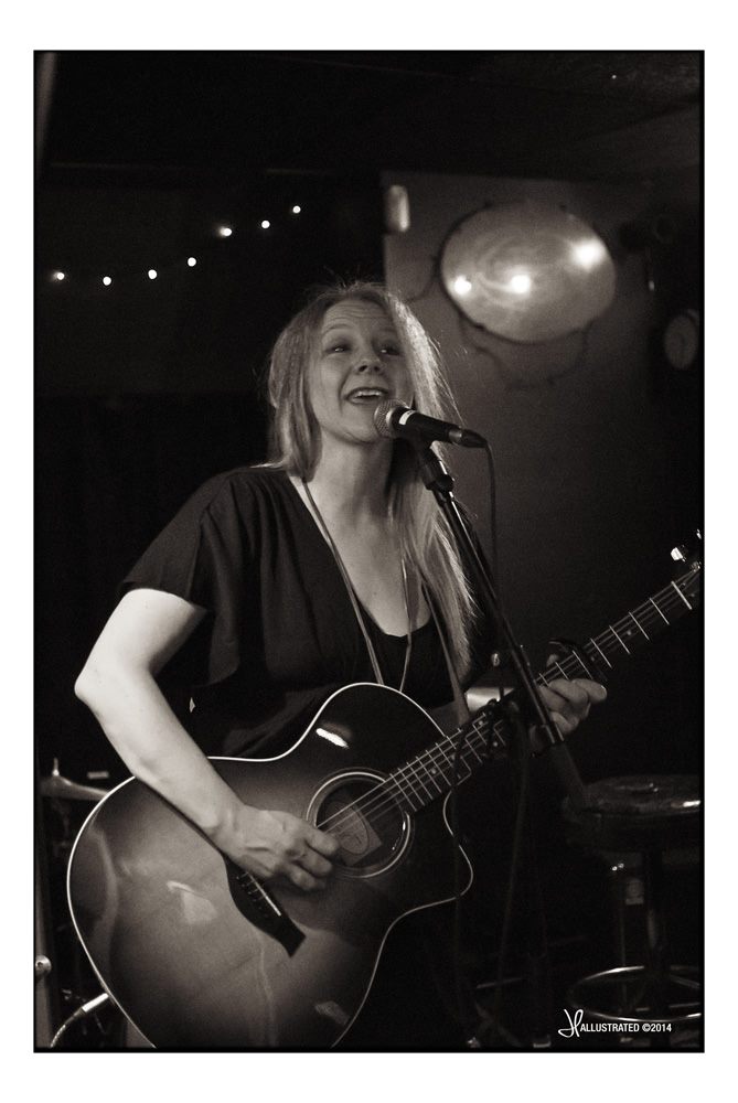 Playing at Mojo's songwriter night …..